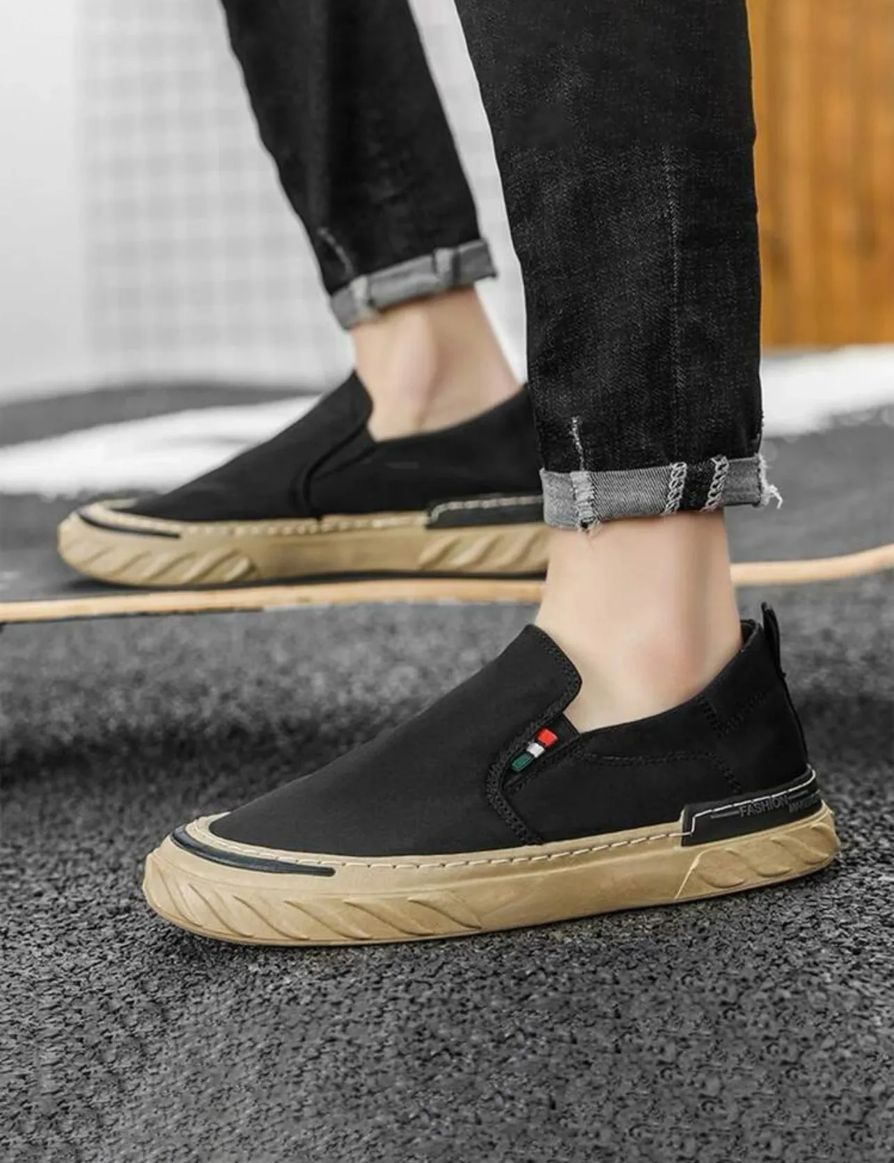 Men Minimalist Slip On Skate Shoes