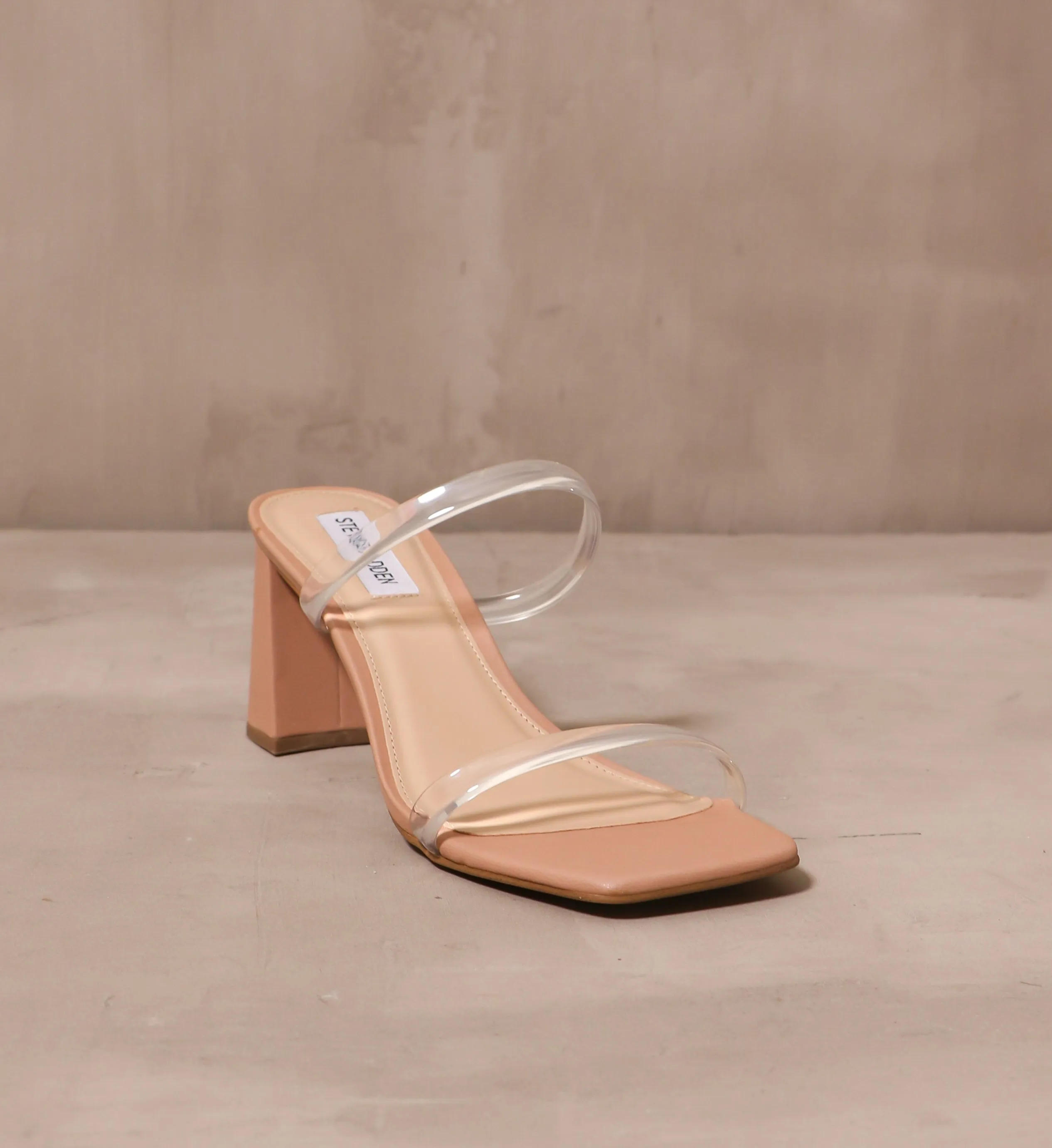TRANSPARENTLY TIMELESS HEEL