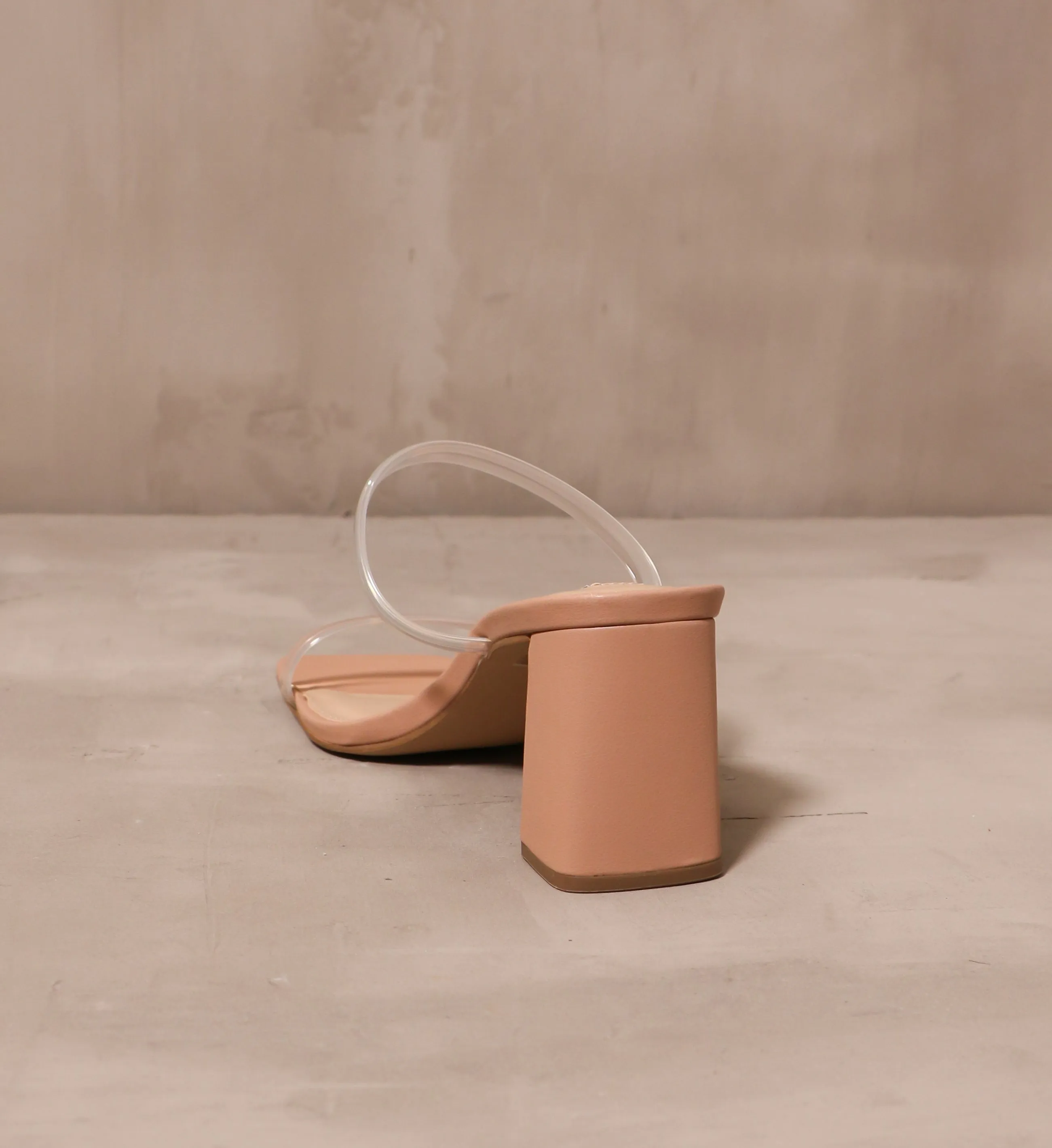 TRANSPARENTLY TIMELESS HEEL